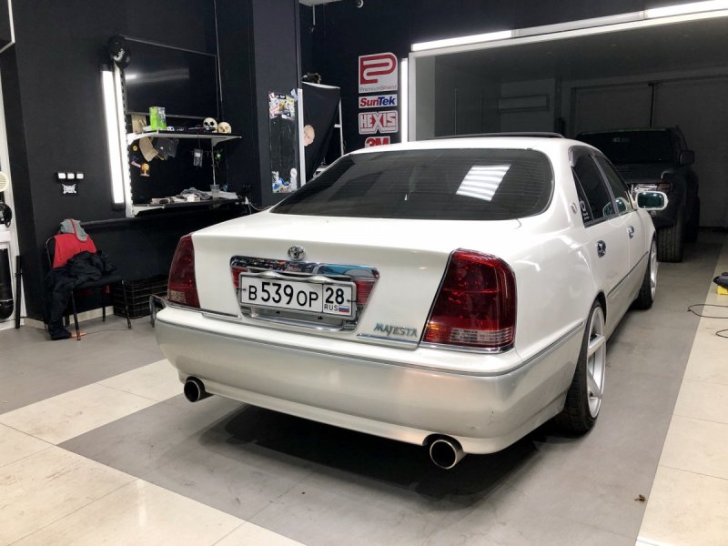 Toyota Crown Majesta 171