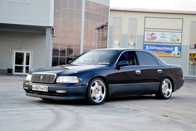 Toyota Crown Majesta 140