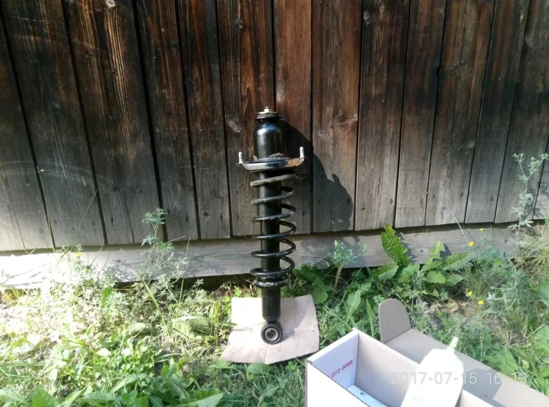 Амортизатор KYB 341368
