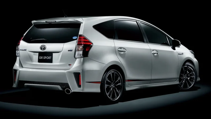 Toyota Prius Alpha 2017