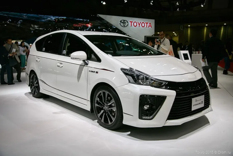 Toyota Prius Alpha 2015