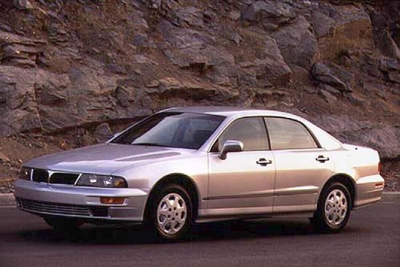 Mitsubishi Diamante Япония