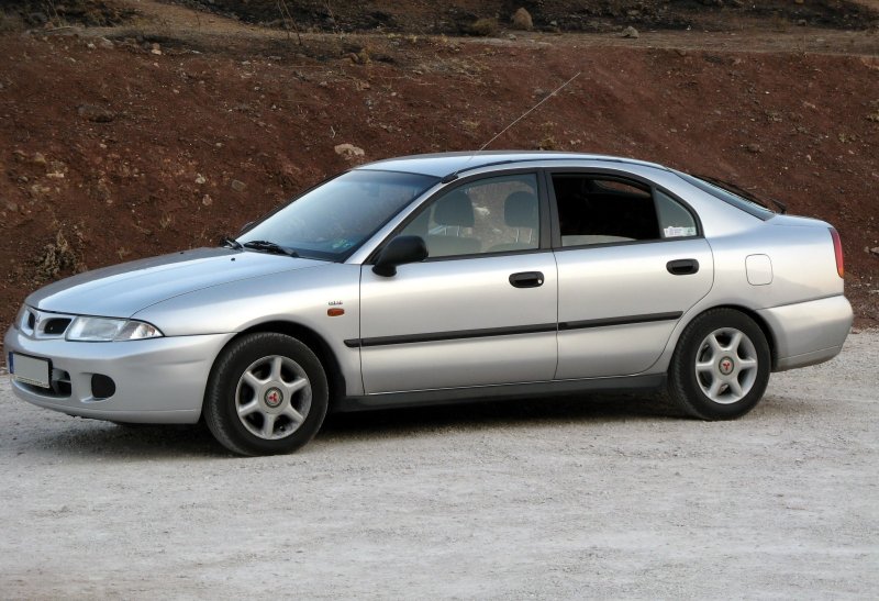 Mitsubishi Carisma 2000 хэтчбек