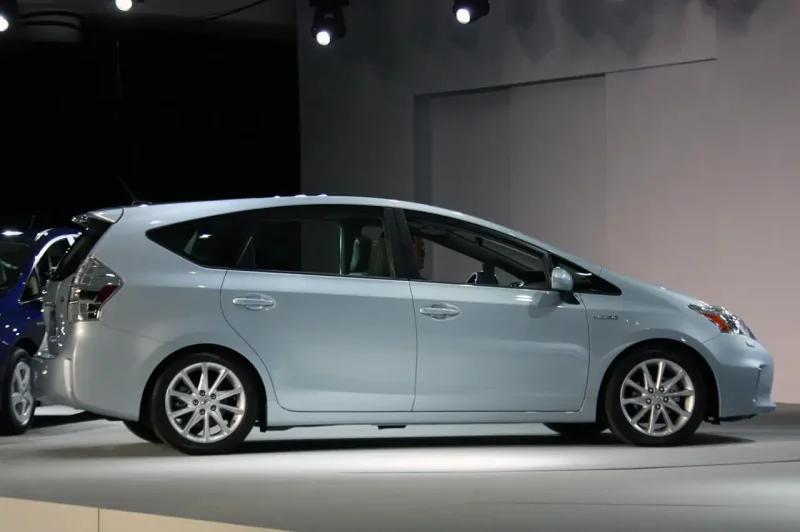 Toyota Prius +/v/a Alpha