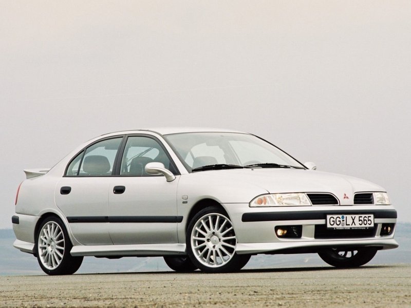 Митсубиси Carisma 2000