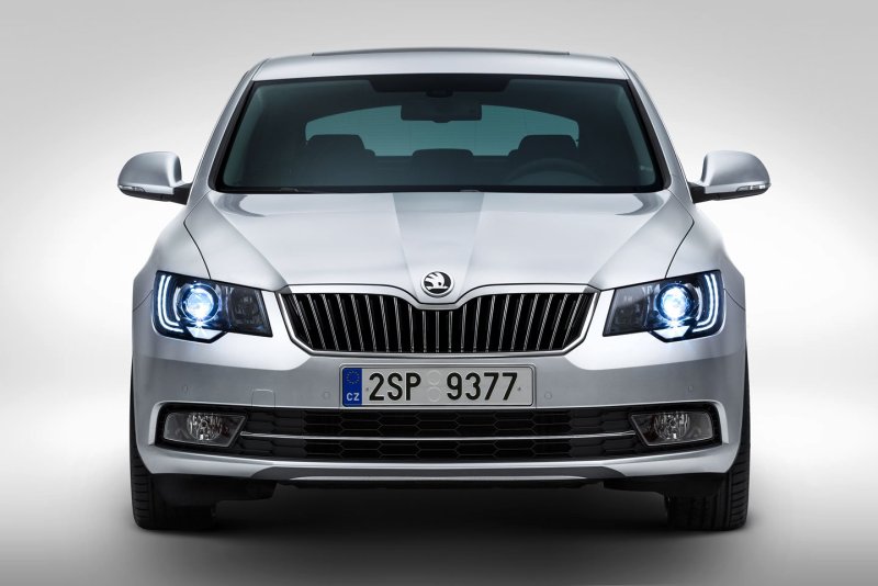 Skoda Superb Side 2021 White