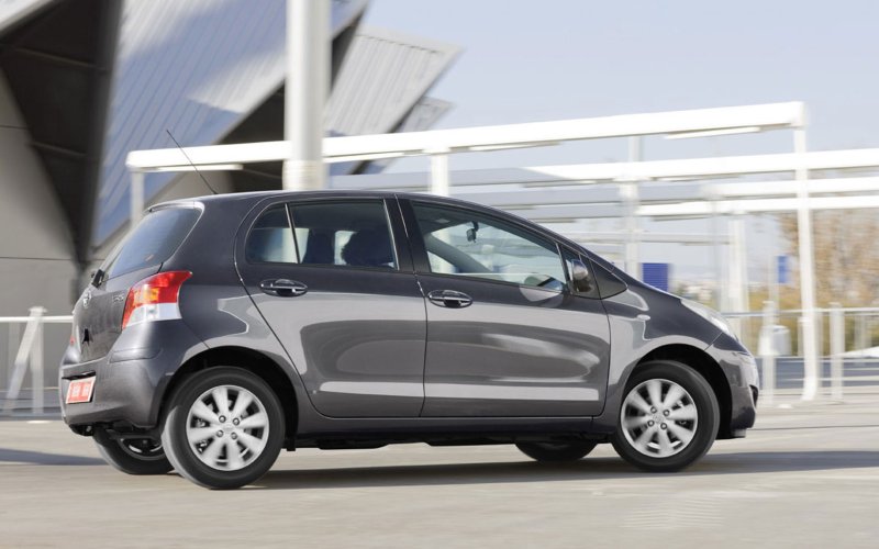 Toyota-Yaris_l_Facelift 2009