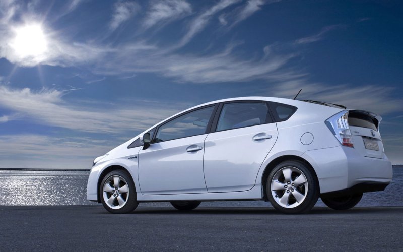Toyota Prius v 2011