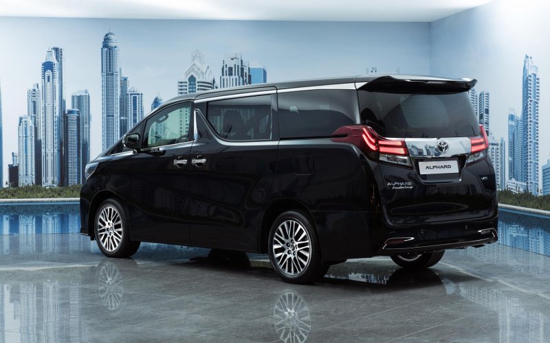 Toyota минивэн Alphard 2020