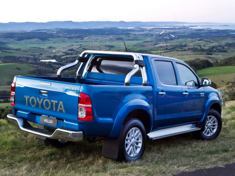 Тойота Hilux 2016