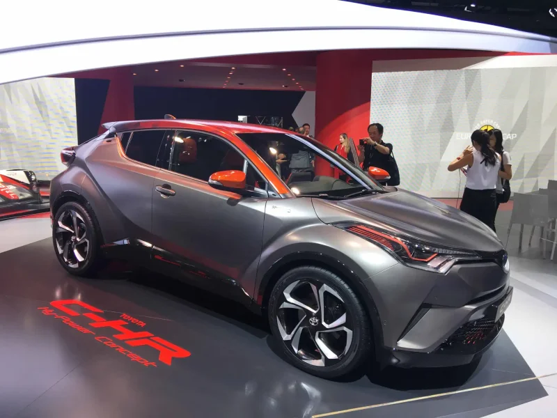 Тойота c-HR 2017