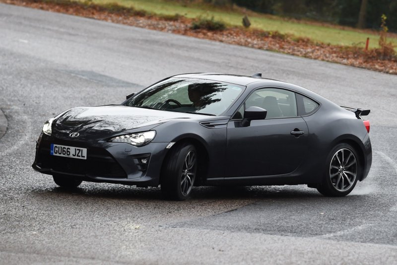 Тойота gt 86 серая