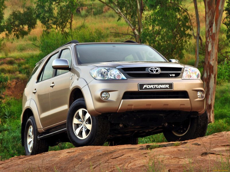 Тойота Fortuner 2016