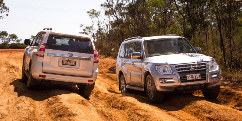 Toyota Land Cruiser 200 vs Mitsubishi Pajero