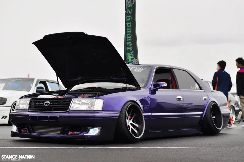 Toyota Crown стенс