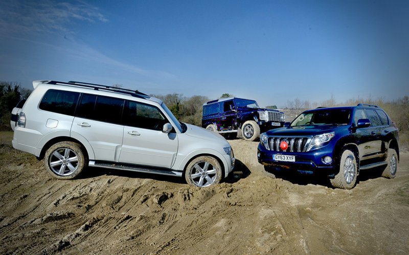 Mitsubishi Pajero Sport vs