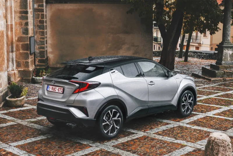 Тойота кроссовер c-HR