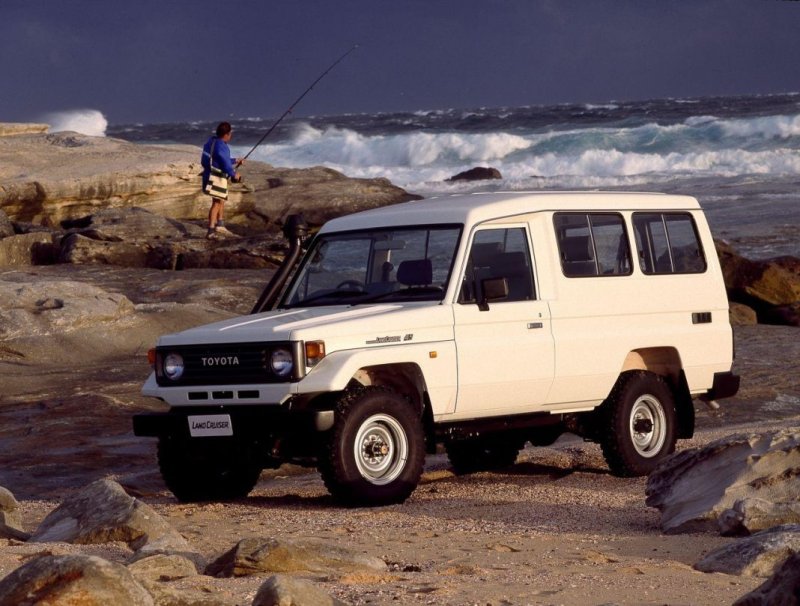 Toyota Land Cruiser 75