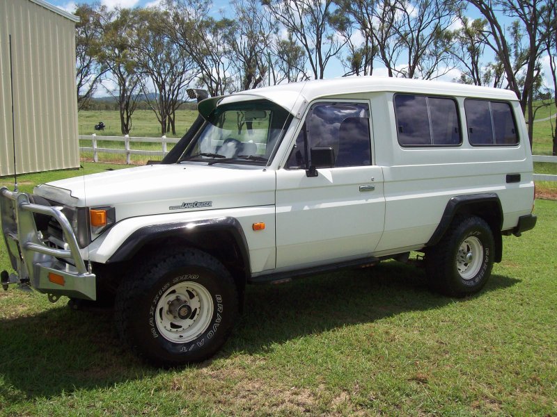 Toyota Land Cruiser 75 Troop Carrier 1994