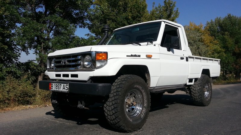 Toyota Land Cruiser 75 Pickup