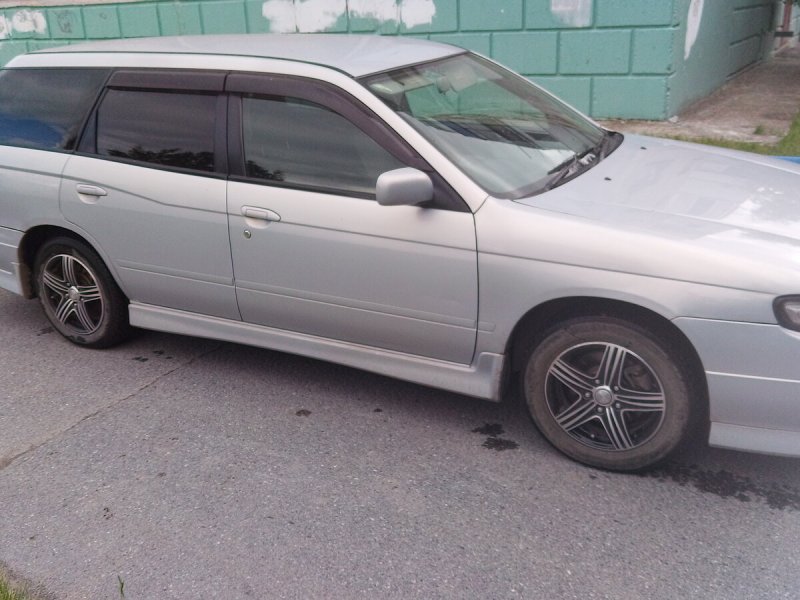 Nissan Avenir w11 1997