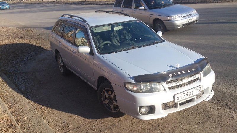 Nissan Avenir II (w11)