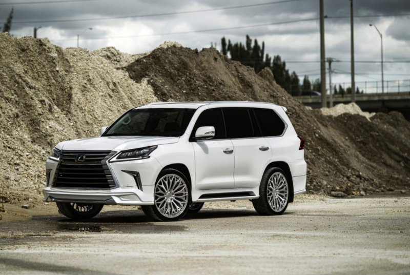 Лексус LX 570 белый