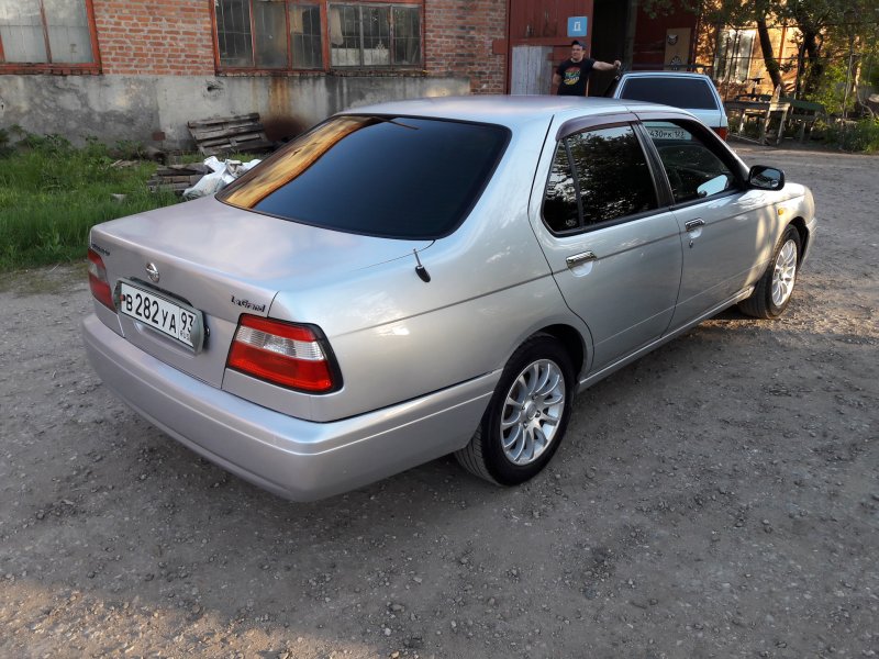 Ниссан Bluebird 1999
