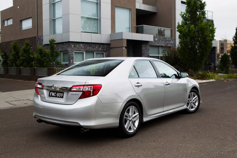 Toyota Camry 2011 s