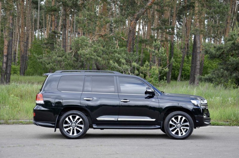 Toyota Land Cruiser 200 Excalibur