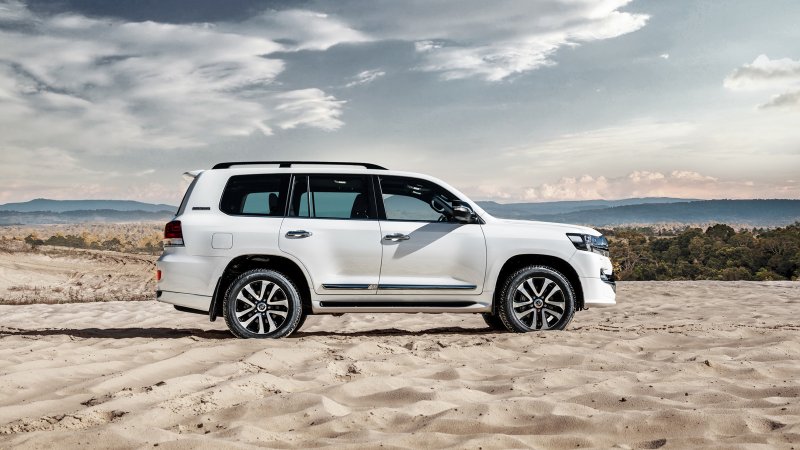 Toyota Land Cruiser 200 Excalibur