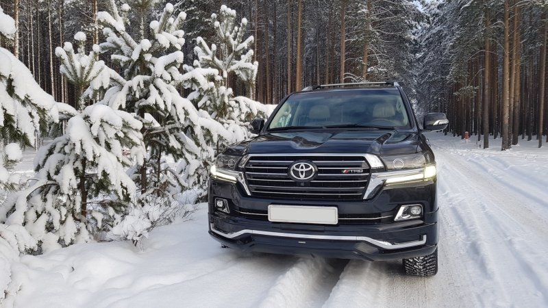 Toyota Land Cruiser 200 Excalibur белый