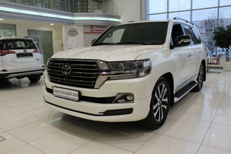 Toyota LC 200 Executive White