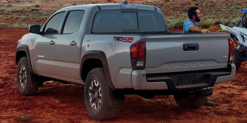 Toyota Tacoma vs Toyota Hilux