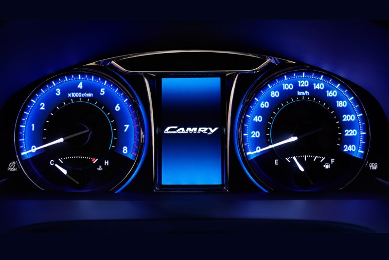 Toyota Camry 2014 приборная панель