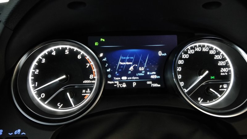 Приборный щиток Toyota Camry 70