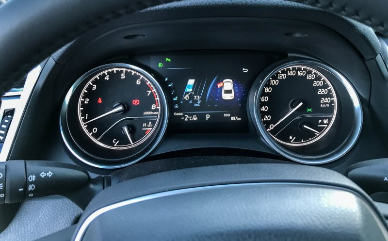 Toyota Camry 2018 панель приборов