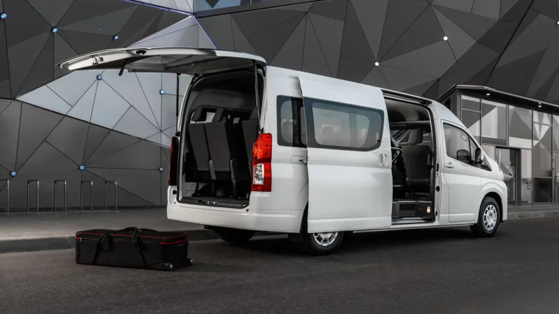 Тойота Hiace 2021