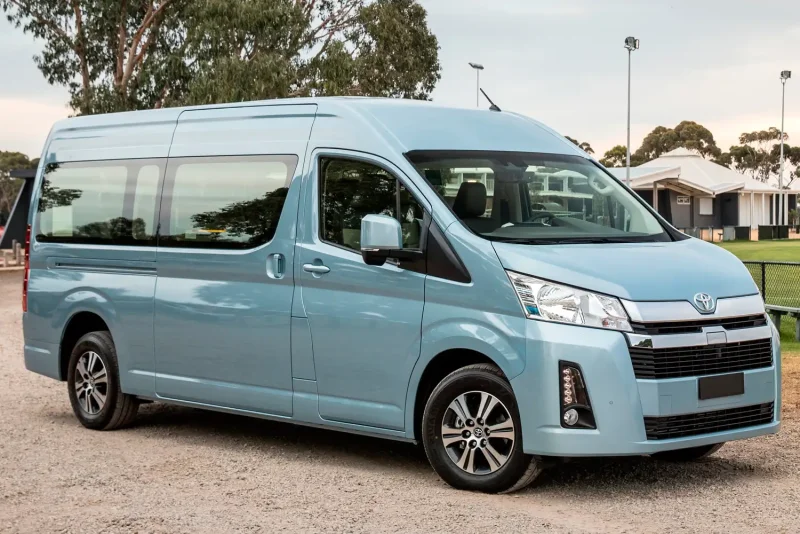 Тойота микроавтобус 2022 Hiace