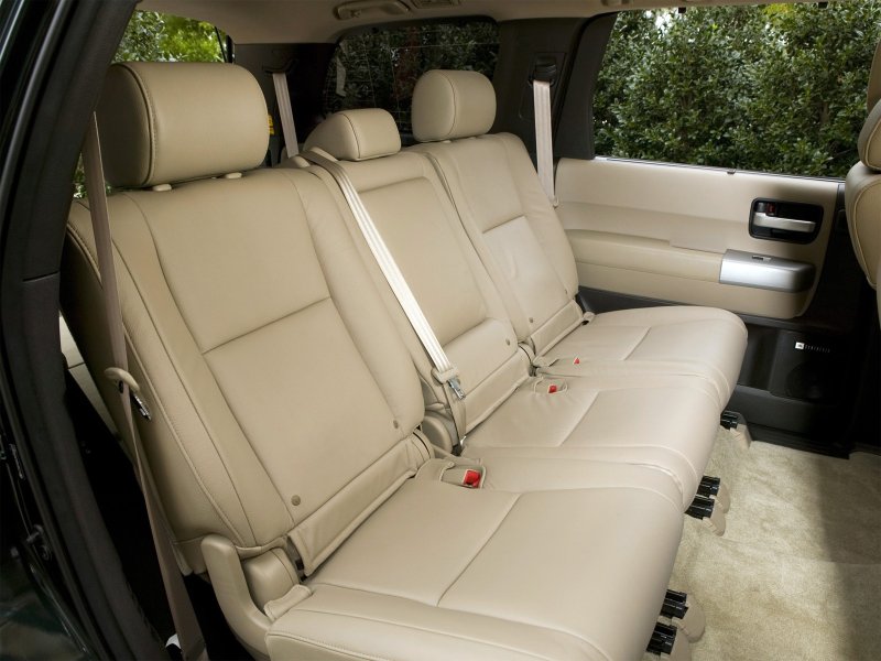 Toyota Sequoia 2021 салон