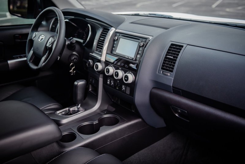 Toyota Sequoia 2008 салон