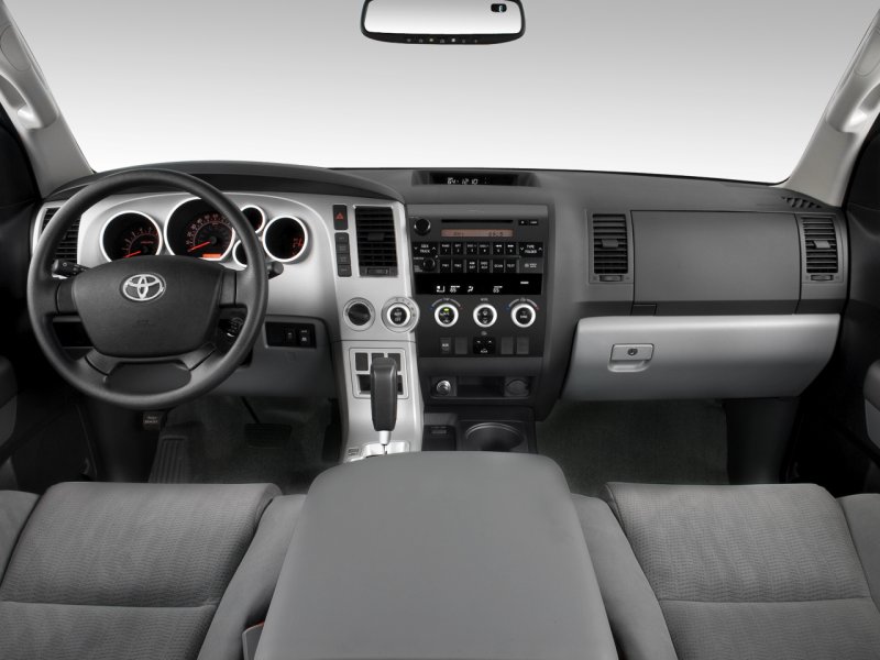 Toyota Sequoia sr5 салон