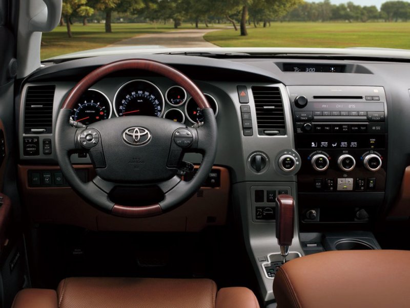 Toyota Sequoia 2 салон