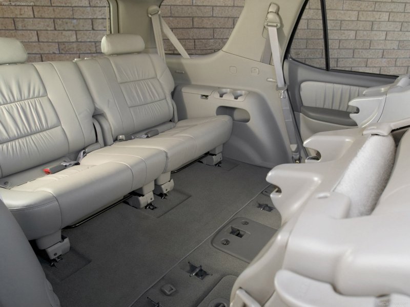Toyota Sequoia салон