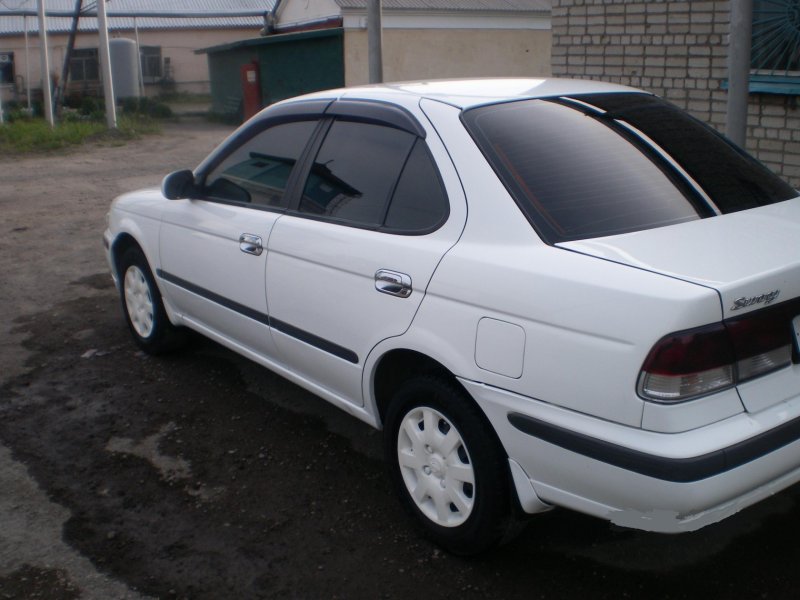 Nissan Sunny 2001