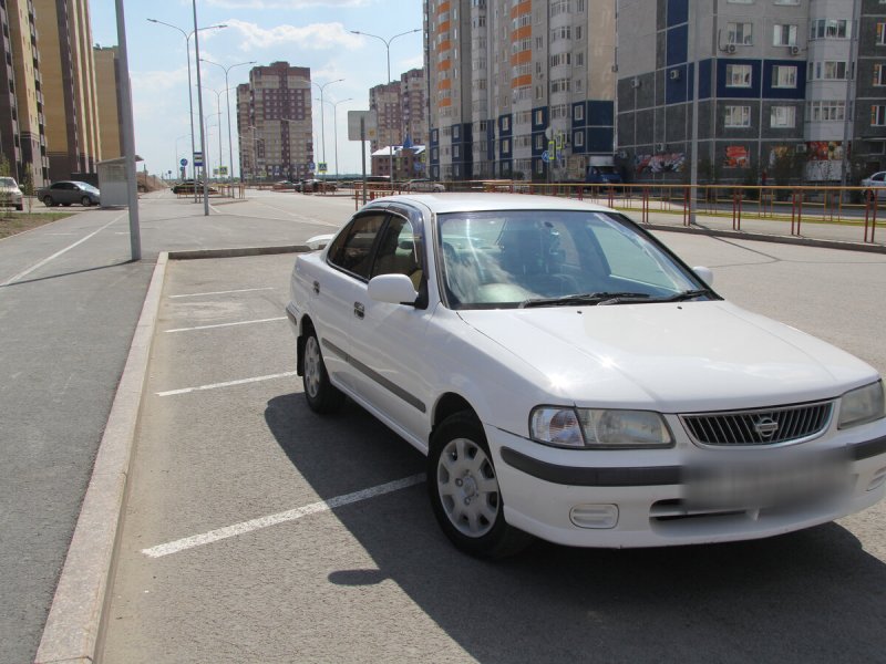 Ниссан Санни белый