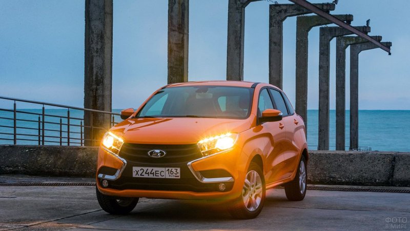 Lada XRAY Cross оранжевый