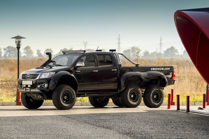 Toyota Hilux 6x6