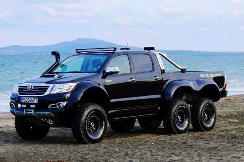 Toyota Hilux 6x6