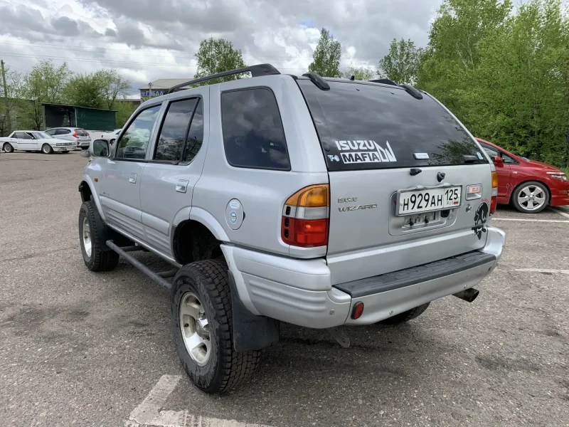 Isuzu Wizard 3 двери